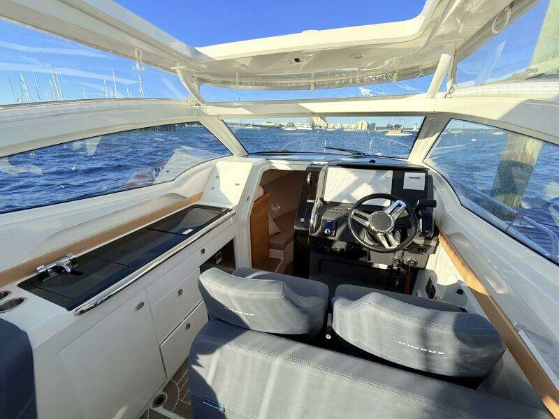30ft Nimbus Yacht For Sale
