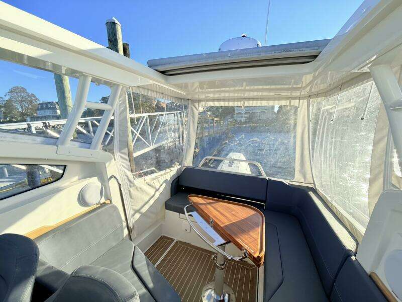 30ft Nimbus Yacht For Sale