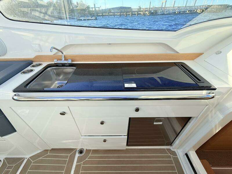 30ft Nimbus Yacht For Sale