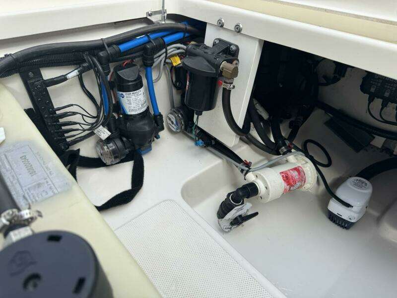 23ft Boston Whaler Yacht For Sale 23ft Boston Whaler Yacht For Sale