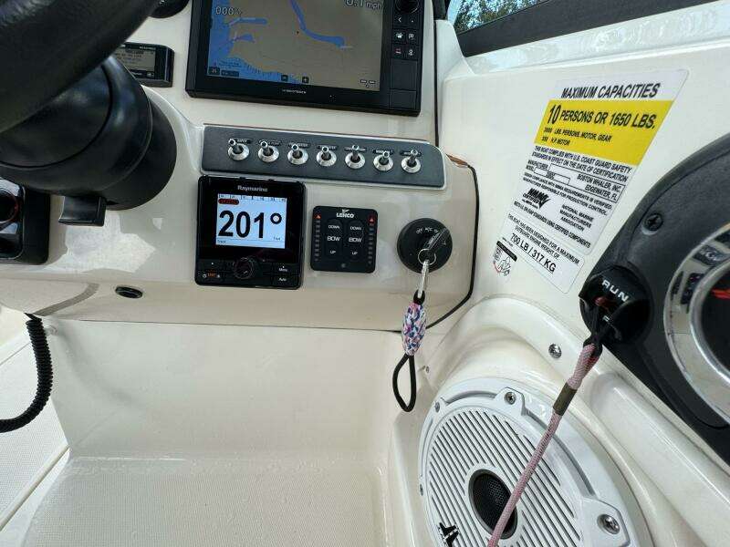 23ft Boston Whaler Yacht For Sale 23ft Boston Whaler Yacht For Sale
