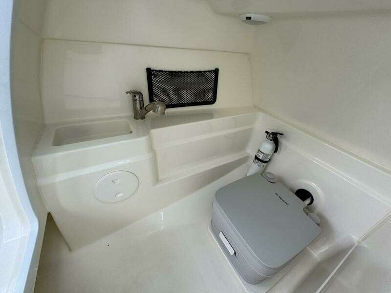 23ft Boston Whaler Yacht For Sale 23ft Boston Whaler Yacht For Sale