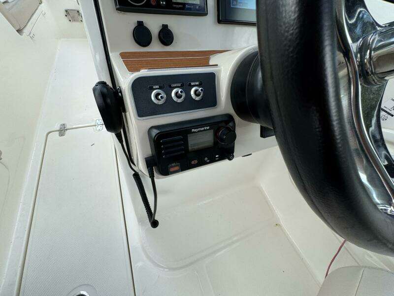 23ft Boston Whaler Yacht For Sale 23ft Boston Whaler Yacht For Sale
