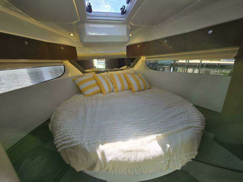 34ft Jeanneau Yacht For Sale