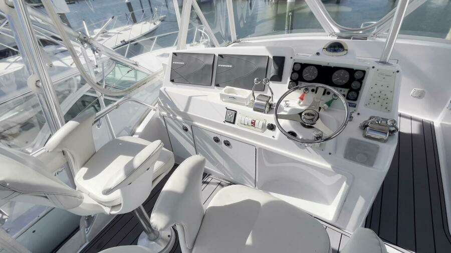 Egg Harbor 37 VALAHSEA - Flybridge - Helm