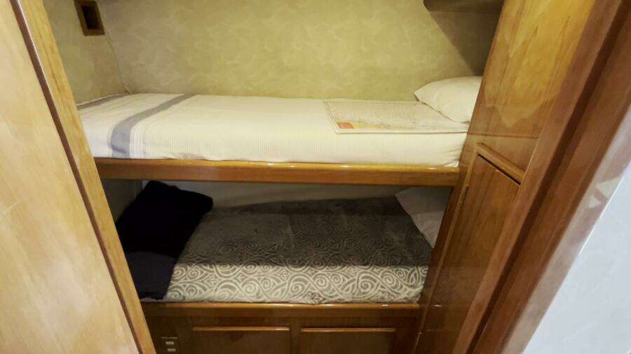 Egg Harbor 37 VALAHSEA - Bunk Stateroom