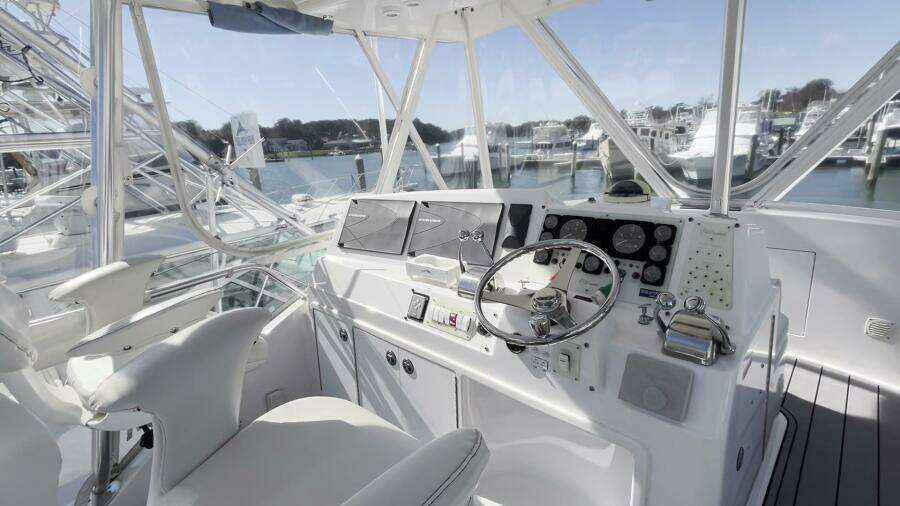 Egg Harbor 37 VALAHSEA - Flybridge - Helm