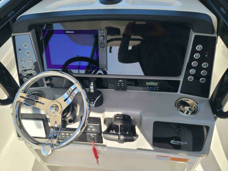 28ft Robalo Yacht For Sale