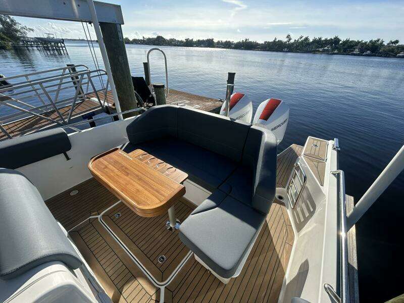 Aft Seating & Table