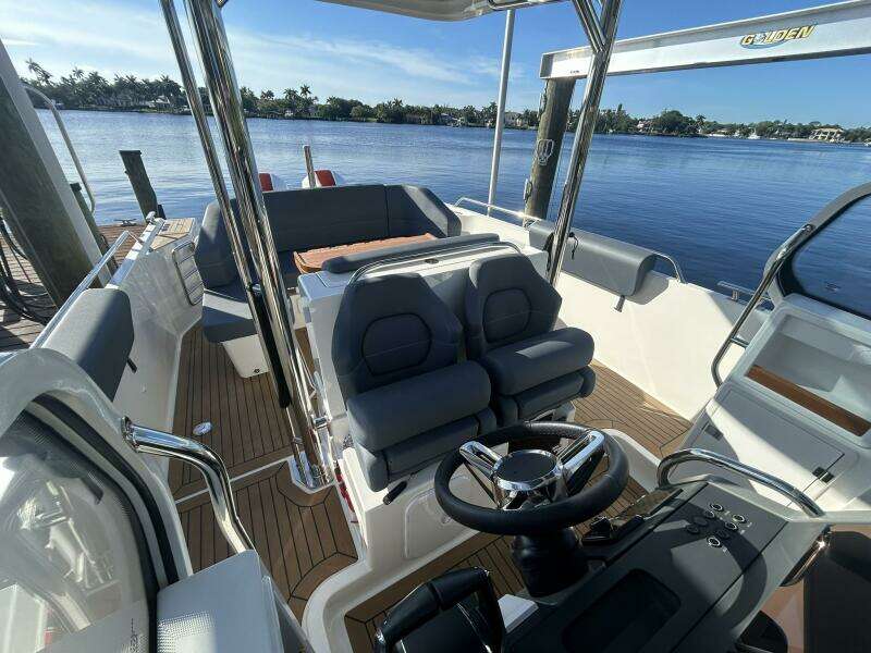 Helm Seating