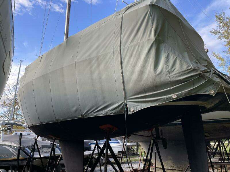 BONDVILLE HOLIDAY 33ft Pearson Yacht For Sale