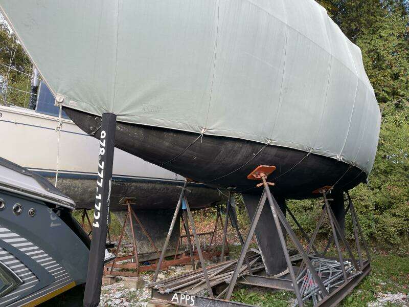 BONDVILLE HOLIDAY 33ft Pearson Yacht For Sale