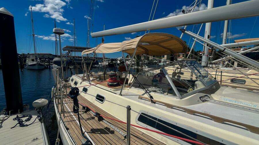 Pacific Pearl 48ft Oyster Yacht For Sale