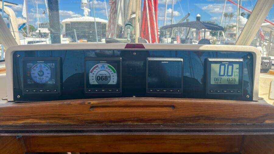 Pacific Pearl 48ft Oyster Yacht For Sale