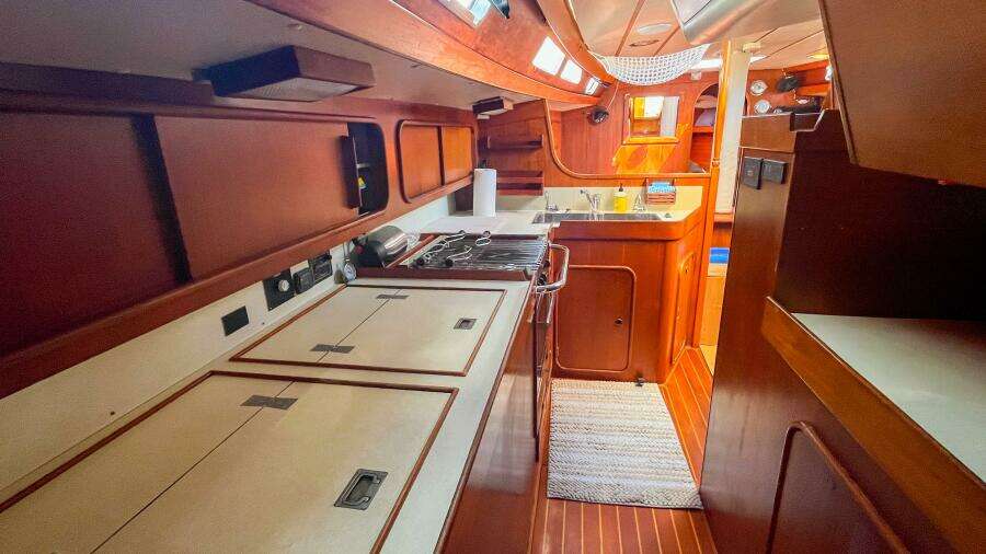 Pacific Pearl 48ft Oyster Yacht For Sale