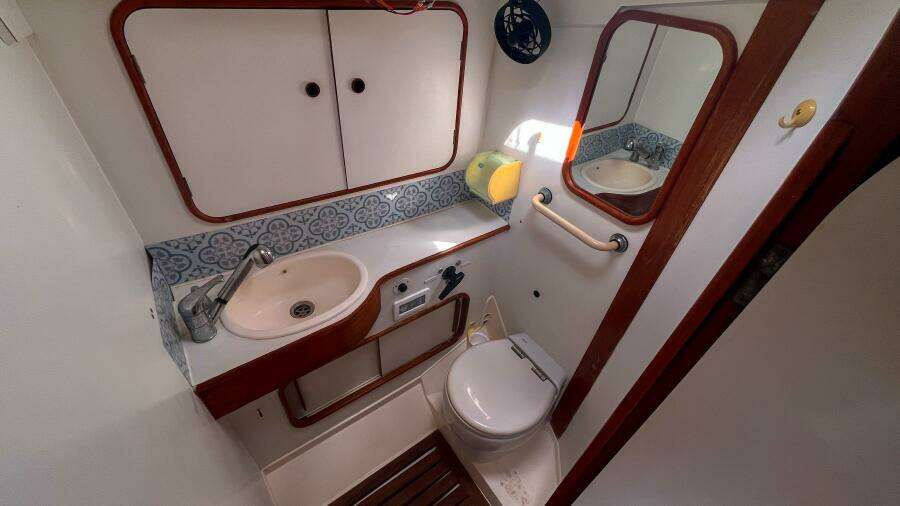 Pacific Pearl 48ft Oyster Yacht For Sale