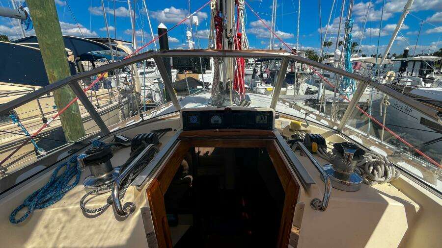Pacific Pearl 48ft Oyster Yacht For Sale