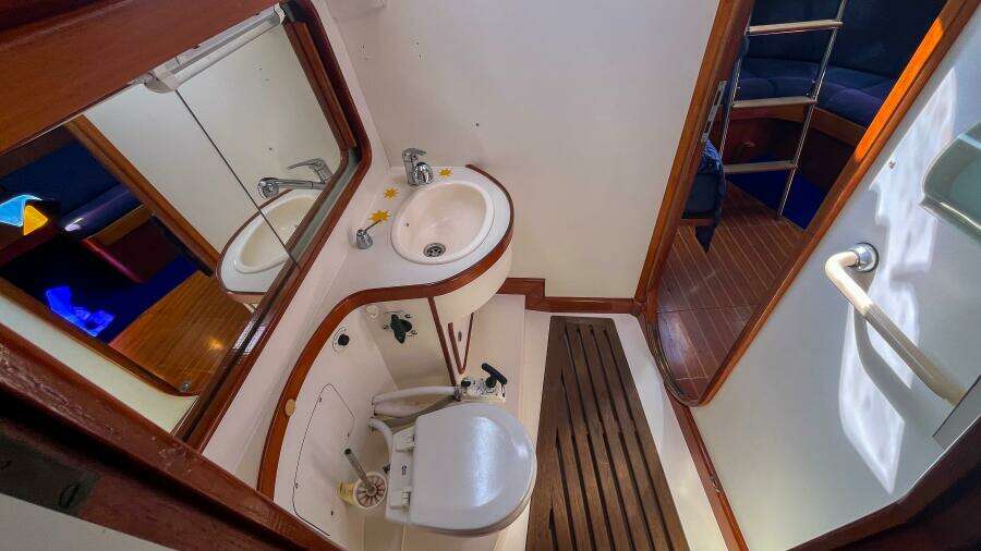 Pacific Pearl 48ft Oyster Yacht For Sale