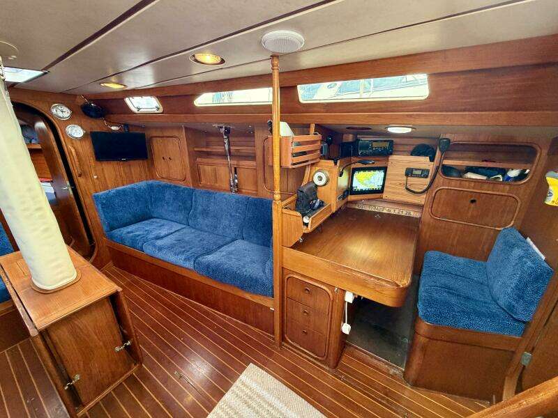 Pacific Pearl 48ft Oyster Yacht For Sale