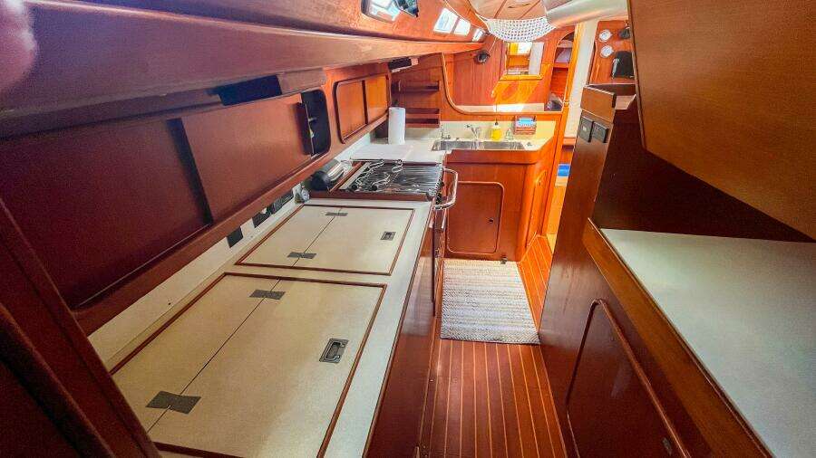 Pacific Pearl 48ft Oyster Yacht For Sale