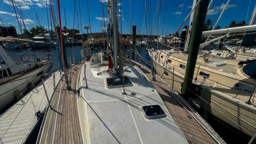 Pacific Pearl 48ft Oyster Yacht For Sale