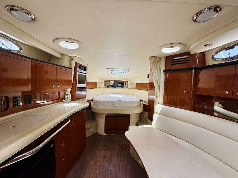 32ft Sea Ray Yacht For Sale