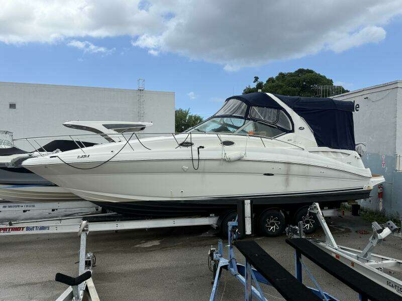 32ft Sea Ray Yacht For Sale
