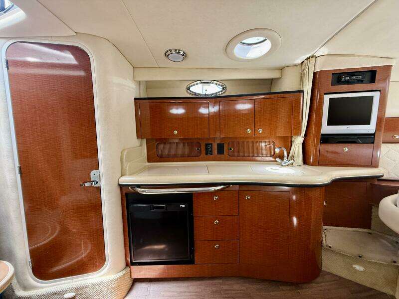 32ft Sea Ray Yacht For Sale