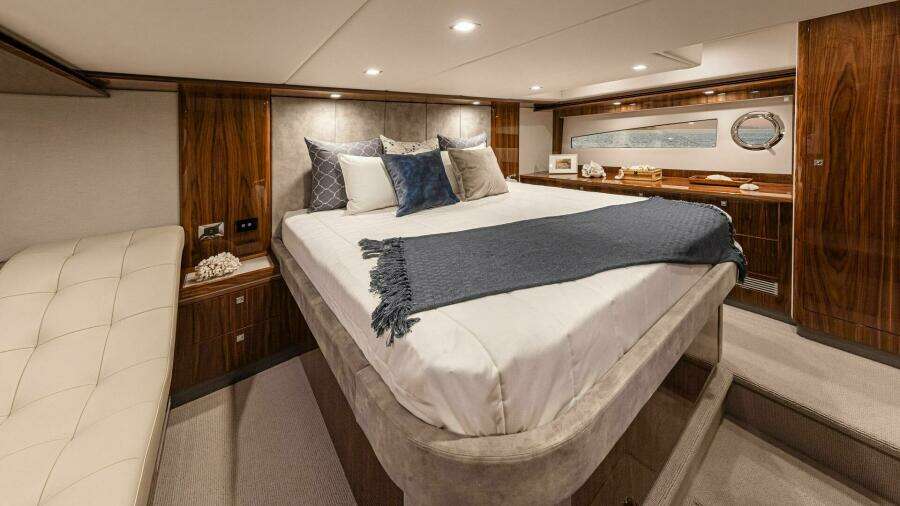 WATER DOG 54ft Riviera Yacht For Sale WATER DOG 54ft Riviera Yacht For Sale