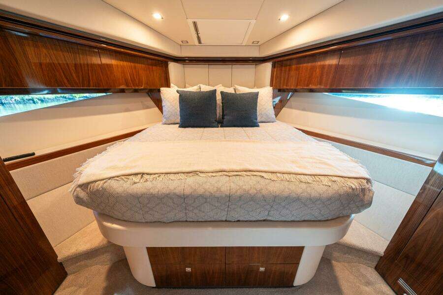 WATER DOG 54ft Riviera Yacht For Sale