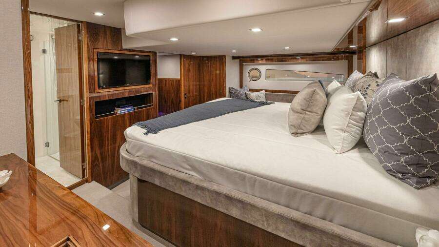 WATER DOG 54ft Riviera Yacht For Sale WATER DOG 54ft Riviera Yacht For Sale