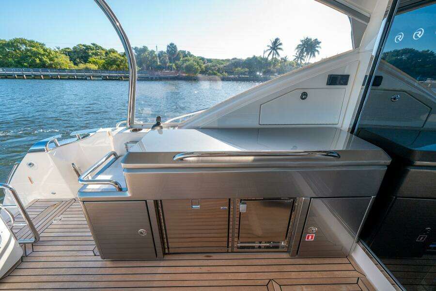 WATER DOG 54ft Riviera Yacht For Sale