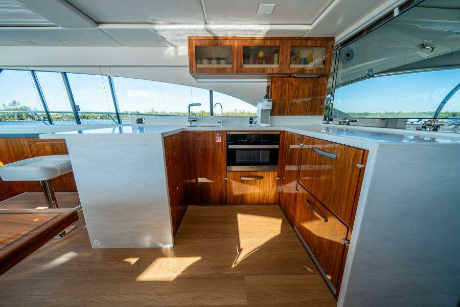 WATER DOG 54ft Riviera Yacht For Sale