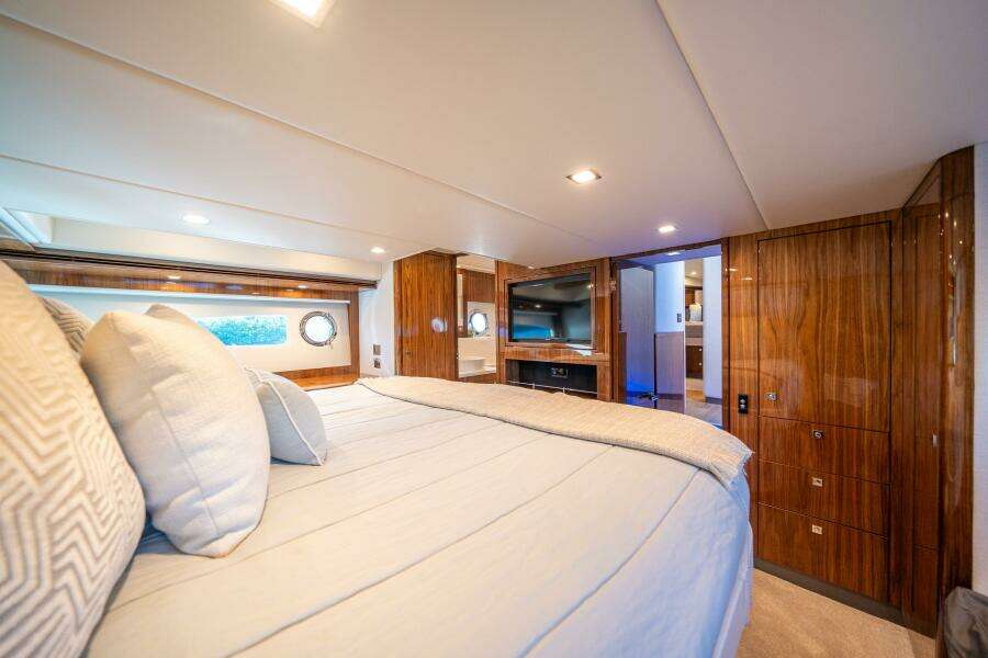 WATER DOG 54ft Riviera Yacht For Sale