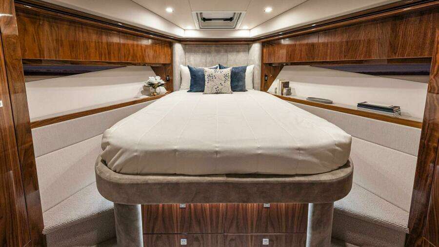 WATER DOG 54ft Riviera Yacht For Sale WATER DOG 54ft Riviera Yacht For Sale