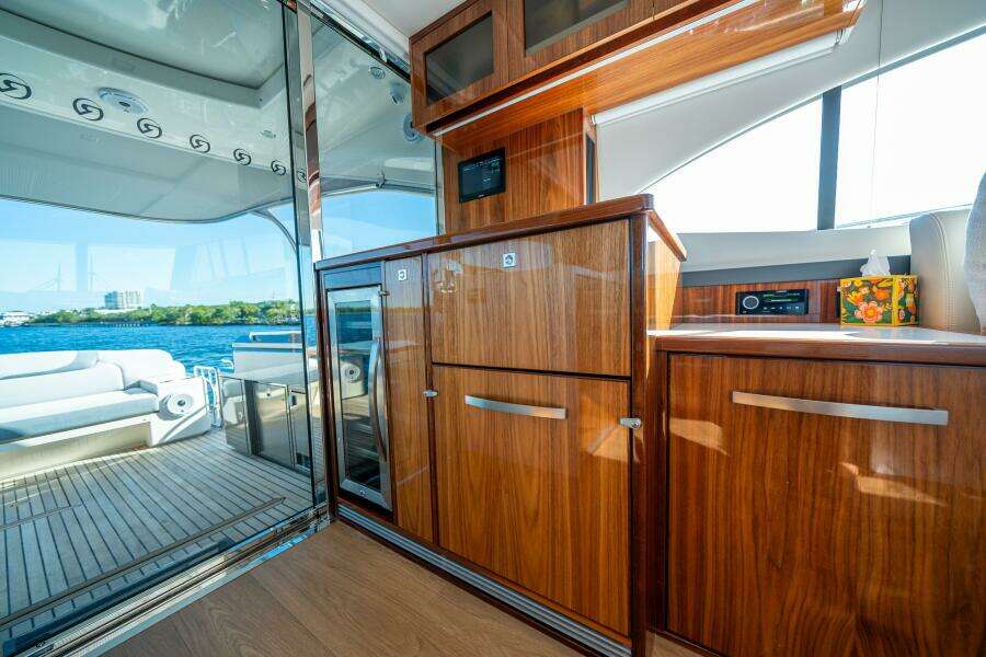 WATER DOG 54ft Riviera Yacht For Sale