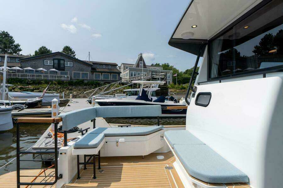 800k    900k Stock 7 32ft Targa Yacht For Sale
