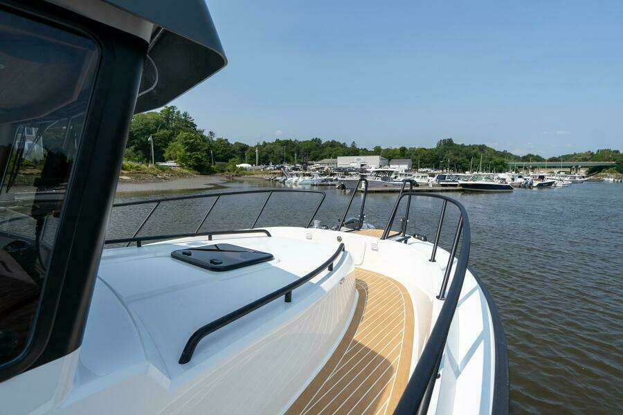 800k    900k Stock 7 32ft Targa Yacht For Sale