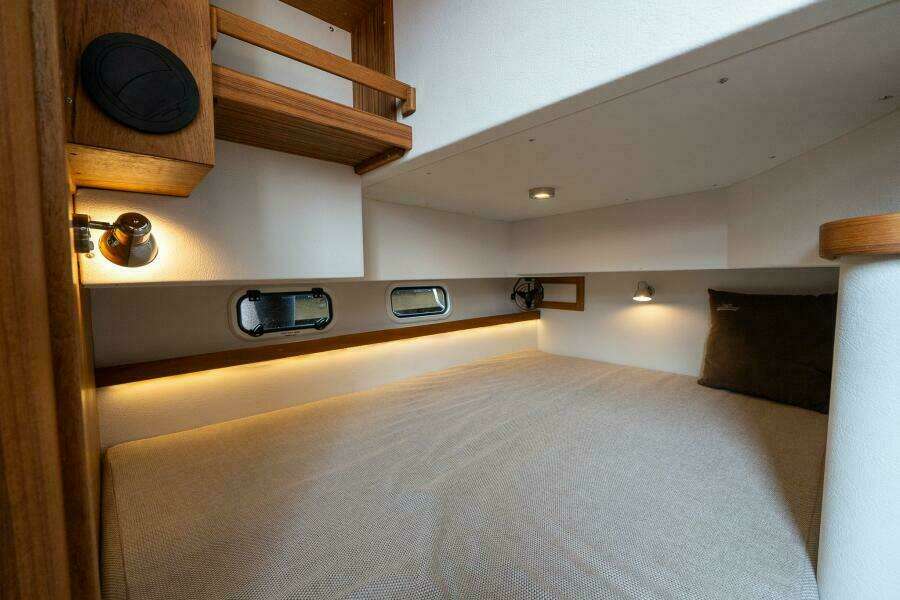 800k    900k Stock 7 32ft Targa Yacht For Sale