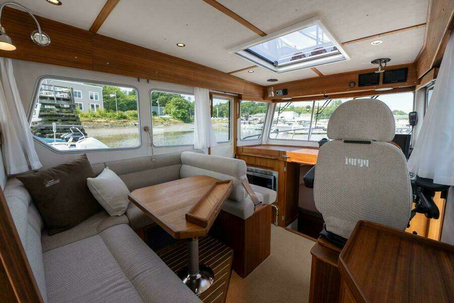 800k    900k Stock 7 32ft Targa Yacht For Sale