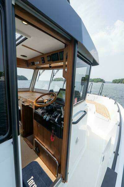 800k    900k OB Stock 7 32ft Targa Yacht For Sale