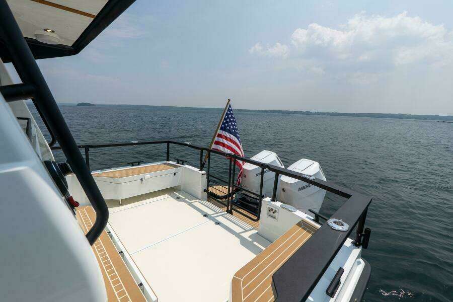 800k    900k OB Stock 7 32ft Targa Yacht For Sale