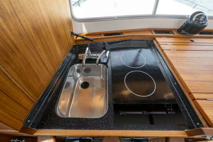 800k    900k OB Stock 7 32ft Targa Yacht For Sale
