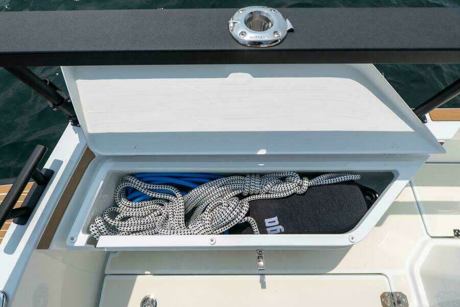 800k    900k OB Stock 7 32ft Targa Yacht For Sale