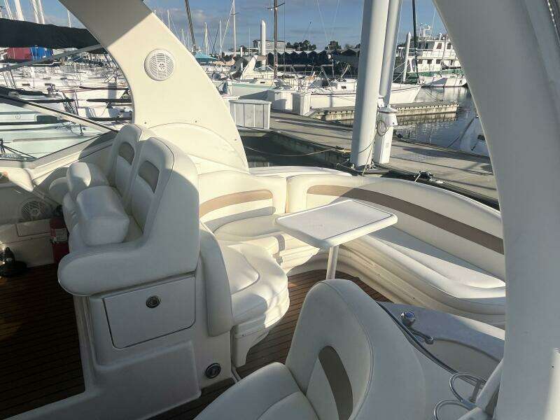 2005 Sea Ray 320 Sundancer