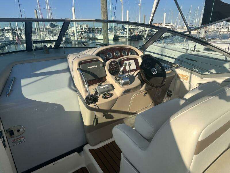 2005 Sea Ray 320 Sundancer