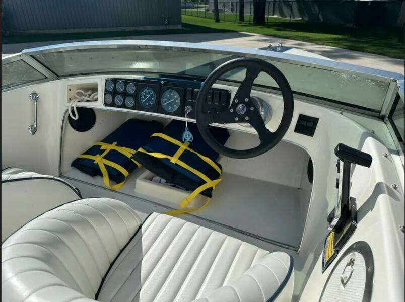 18ft Donzi Yacht For Sale
