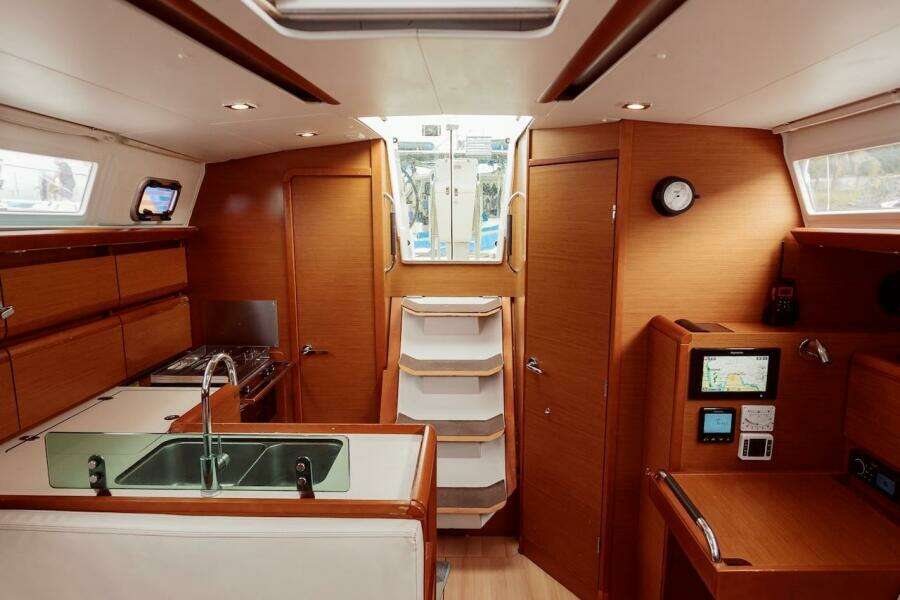 PRIMO 38ft Jeanneau Yacht For Sale