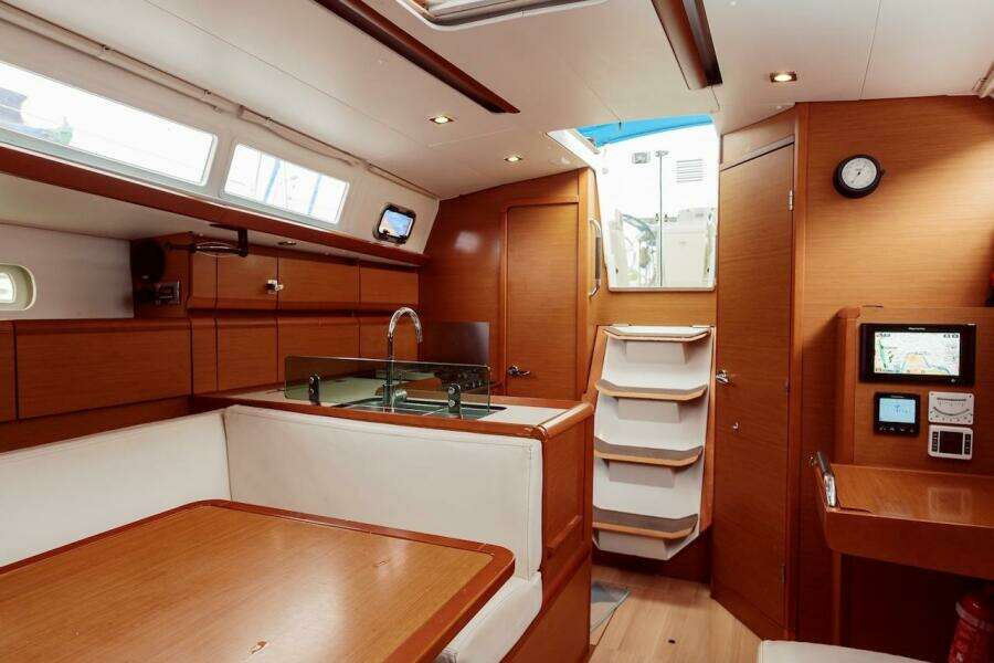 PRIMO 38ft Jeanneau Yacht For Sale