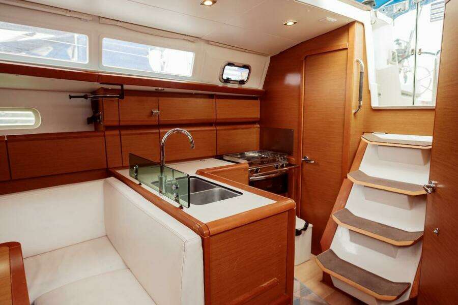 PRIMO 38ft Jeanneau Yacht For Sale